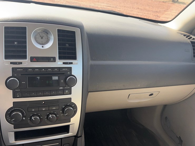 2006-chrysler-300-sedan-image-11