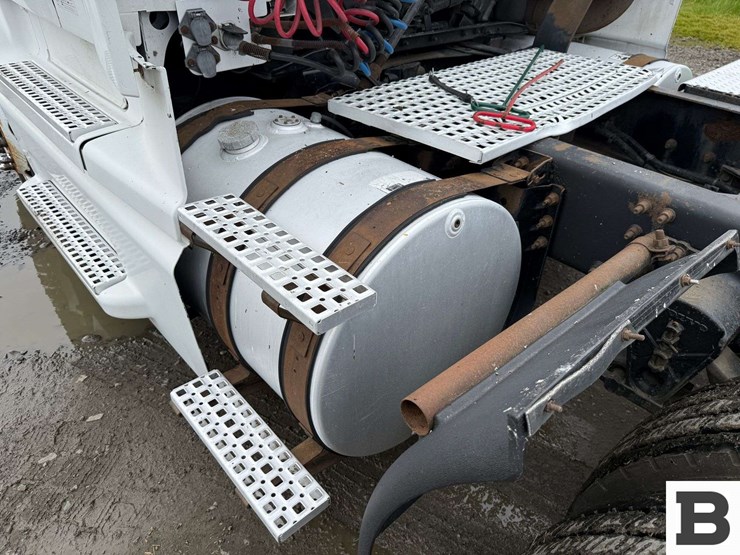 2001-volvo-vnl-tractor-truck---albany,-or-image-21