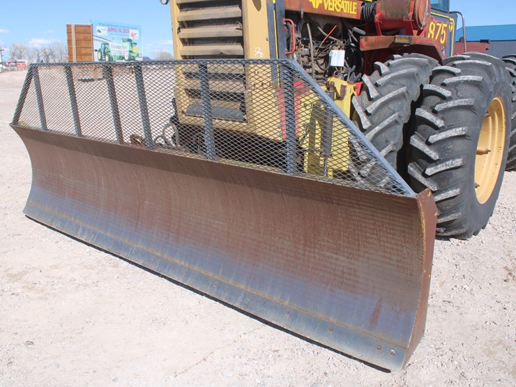 1980-versatile-875-image-14