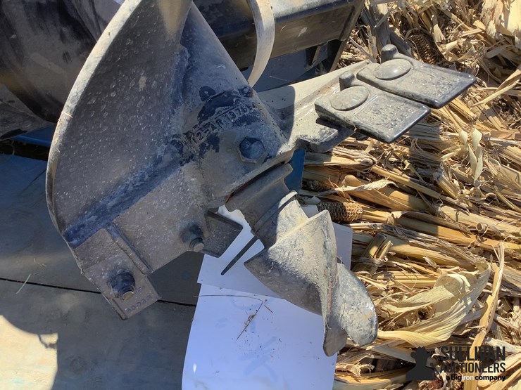 caterpillar-post-hole-auger-attachment-image-16
