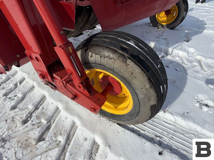 2013-new-holland-h7230-image-25