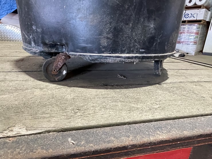 #7226-•-cooler-on-wheels-image-7