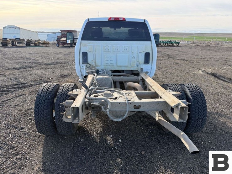 2015-chevrolet-silverado-3500-image-4