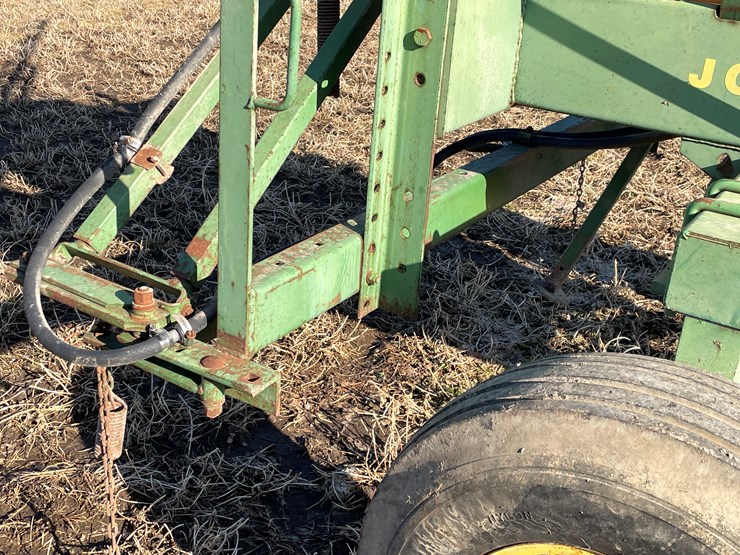 john-deere-520-image-14