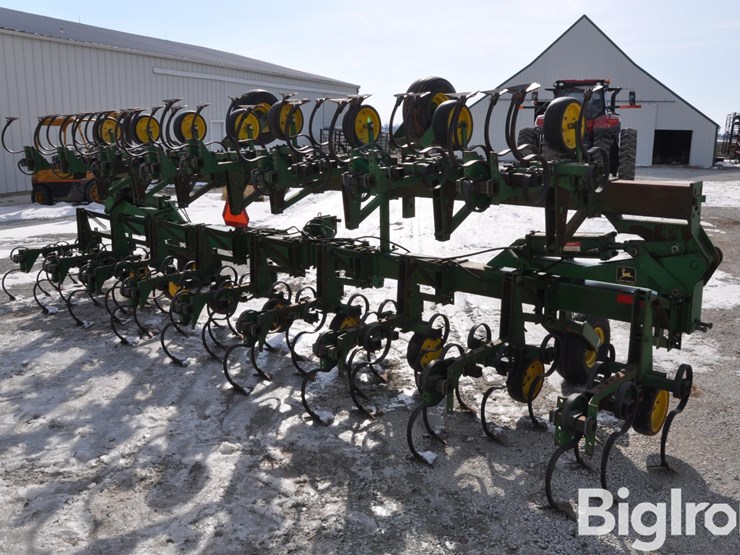 john-deere-845-image-5