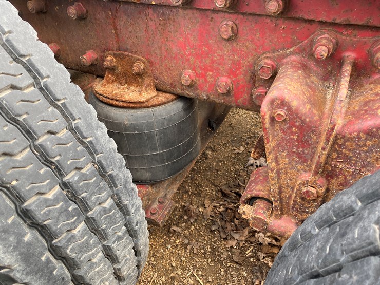 #1152-•-1994-white-gmc-tandem-axle-semi-(has-wi-title)-(non-runner)-(shawano,-wi)-image-16