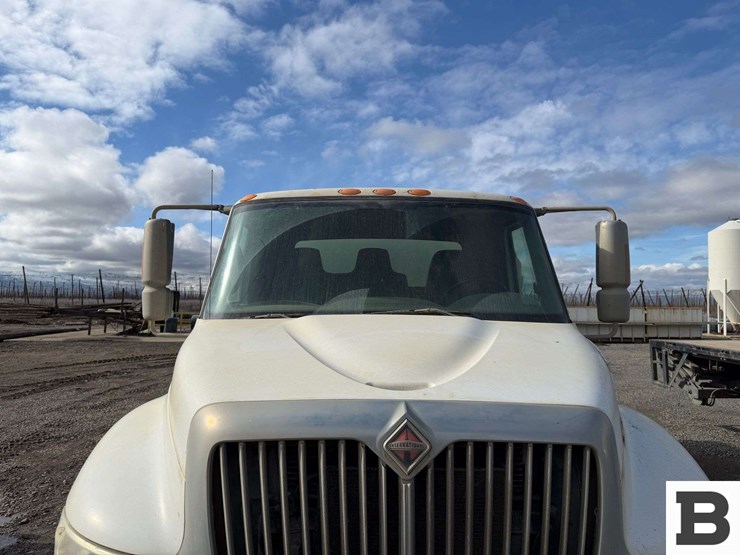 2003-international-durastar-4300-image-7