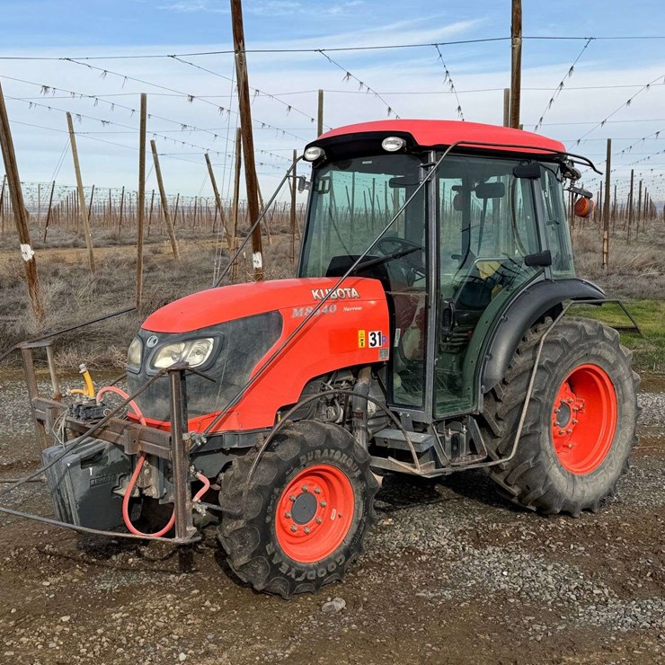 2016 KUBOTA M8540HD