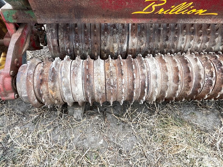 #3438-•-brillion-sure-stand-seeder-image-14