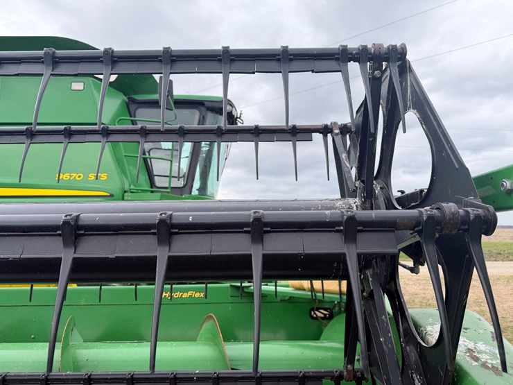 2013-john-deere-630f-image-24