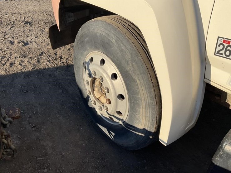 1985-ford-700-image-7