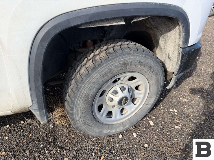 2023-chevrolet-silverado-3500-image-32