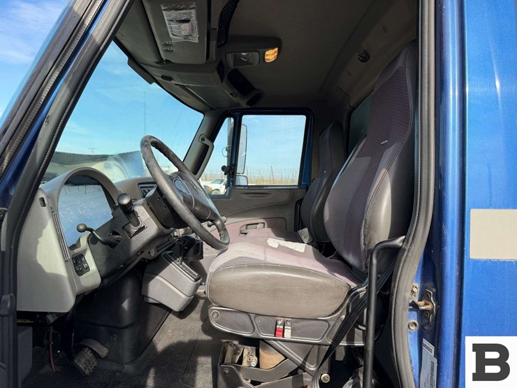 2015-international-durastar-4300-image-37