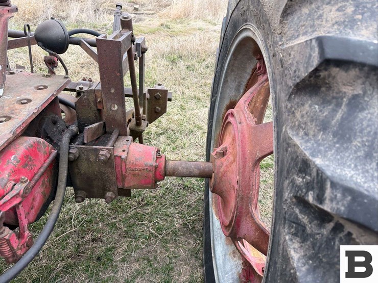international-harvester-h-tractor-image-13