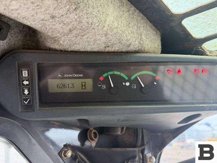 2010-john-deere-329d-image-40