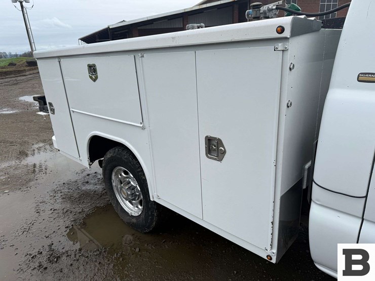 2002-chevrolet-silverado-2500-image-32