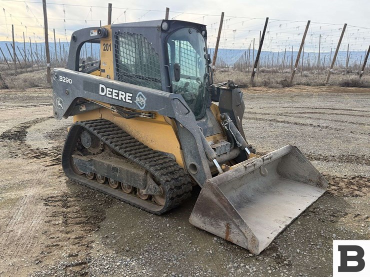 2010-john-deere-329d-image-6