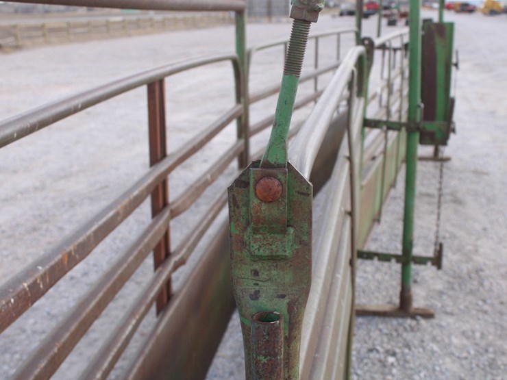 #2056-•-powder-river-24ft-adjustable-alley-with-guillotine-gate-image-10