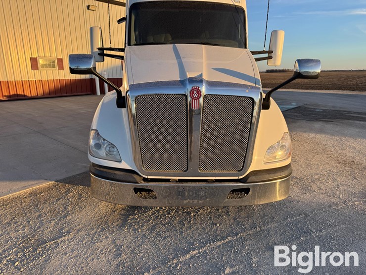 2021-kenworth-t680-image-10