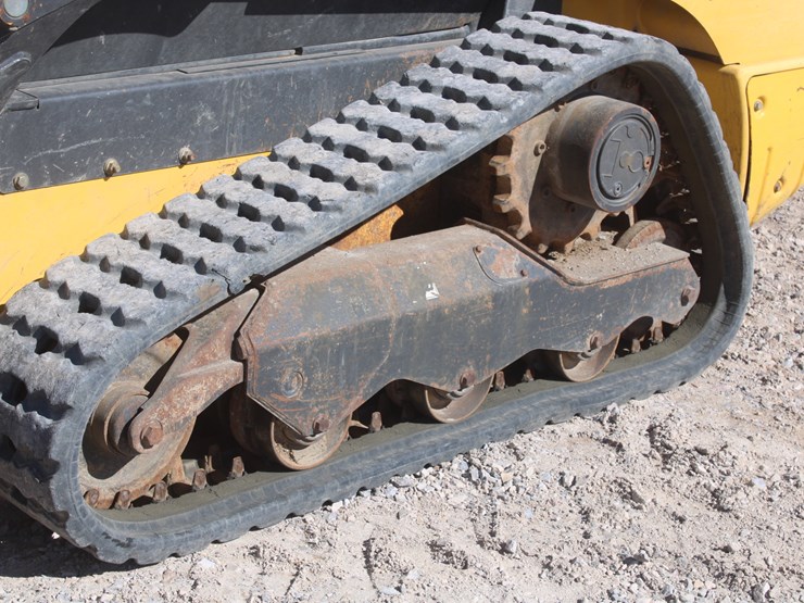 2021-new-holland-c327-image-9