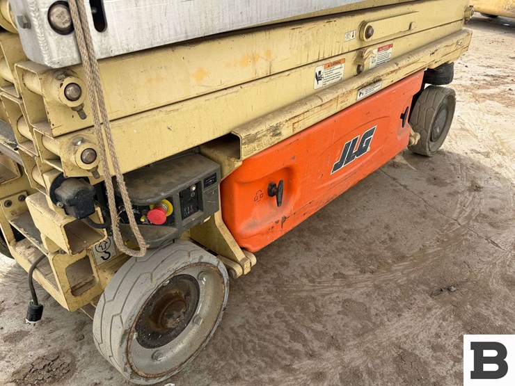 2011-jlg-1930es-image-14