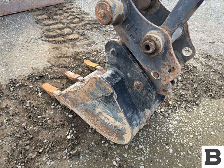 2012-deere-35d-image-45