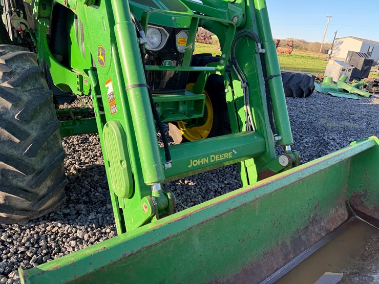 2017-john-deere-6120m-image-38