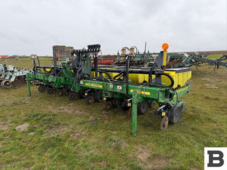 2008-john-deere-1700-image-1