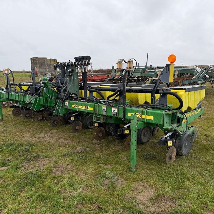 2008 JOHN DEERE 1700