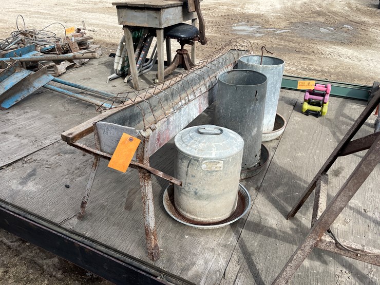 #7253-•-(3)-metal-feeders-and-(1)-waterer-image-1