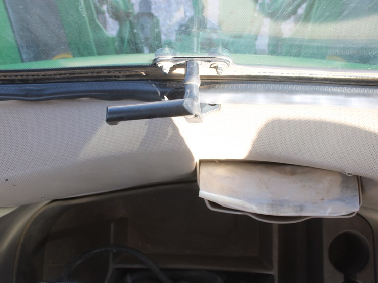 john-deere-8285r-image-68