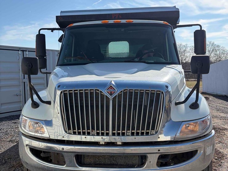 2012-international-durastar-single-axle-contractors-dump-image-2
