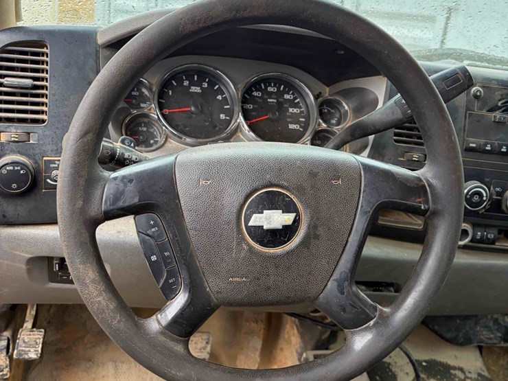 2012-chevrolet-2500-image-17