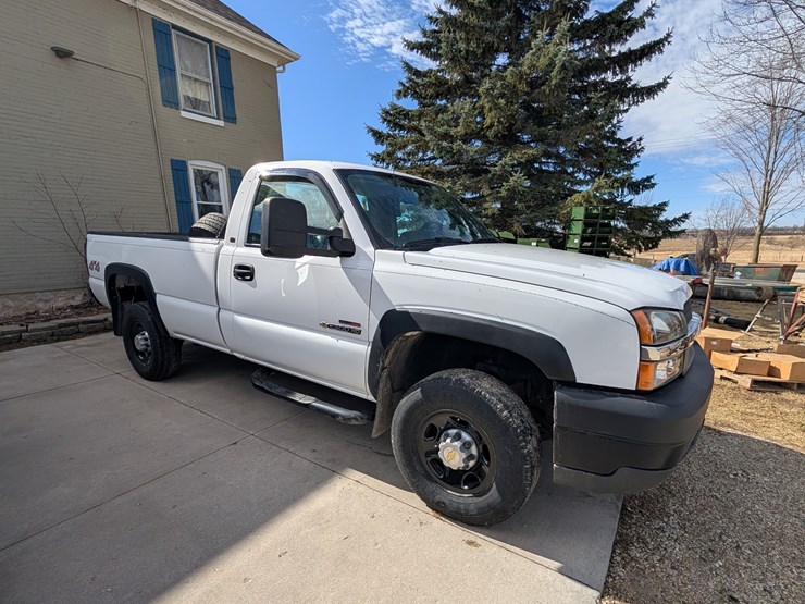 2004-chevrolet-2500-image-3