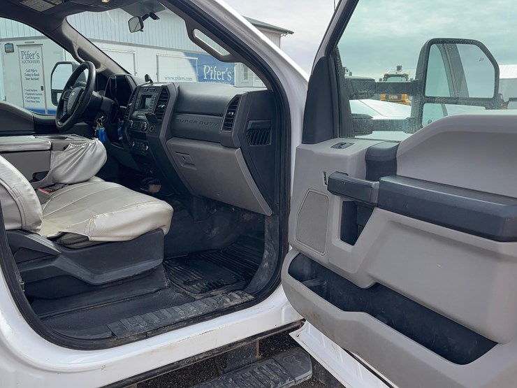 2018-ford-f550-image-12