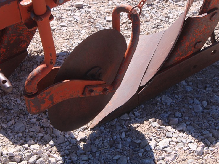 #2042-•-dearborn-2-bottom-plow-image-6