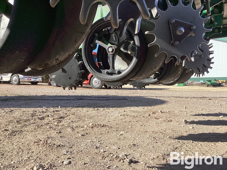 john-deere-1720-image-10