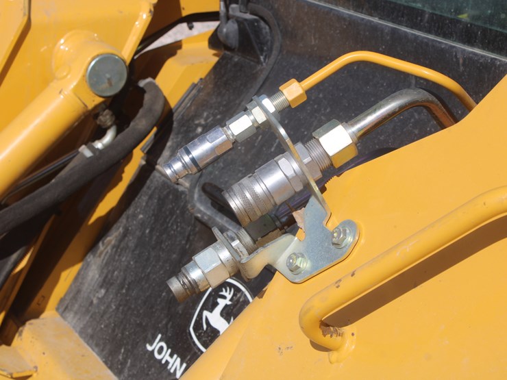 john-deere-325-image-14