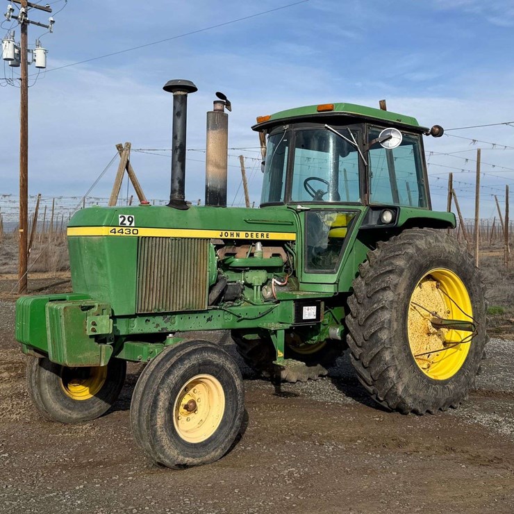 1975 JOHN DEERE 4430