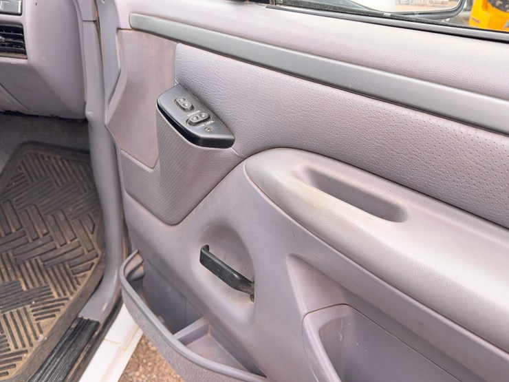 1995-ford-f150-image-25