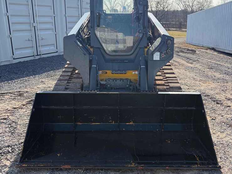 2022-deere-333g-image-2