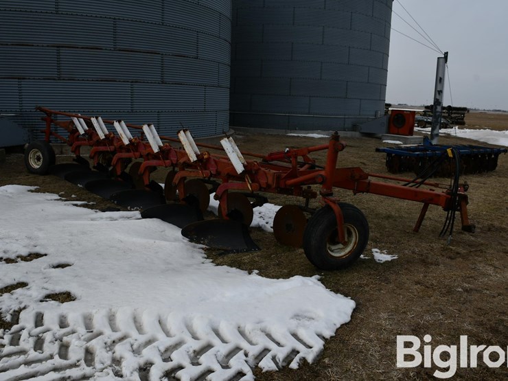 international-720-image-3