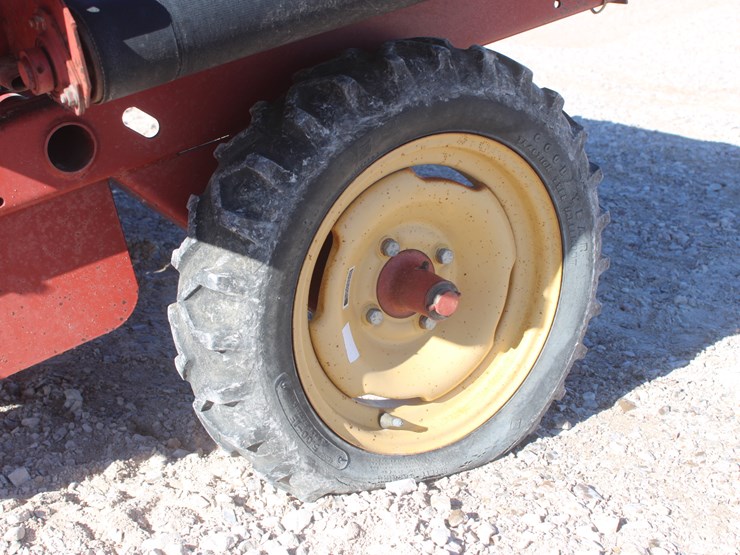 new-holland-166-image-16