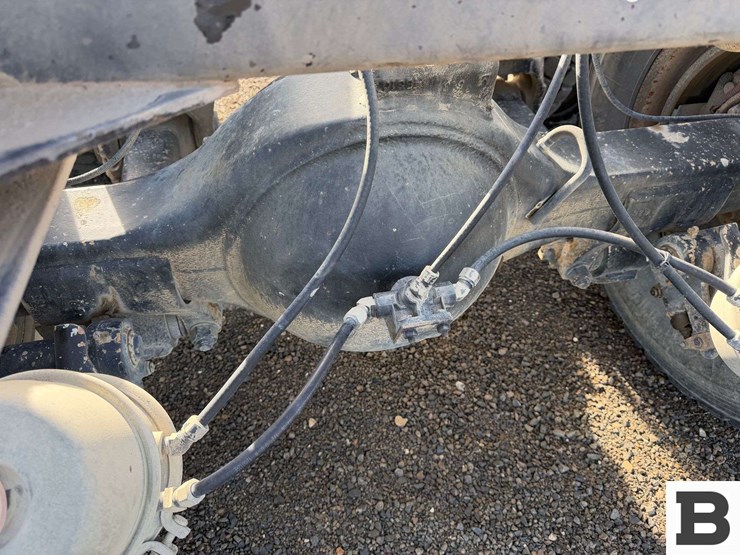 2001-peterbilt-330-image-20