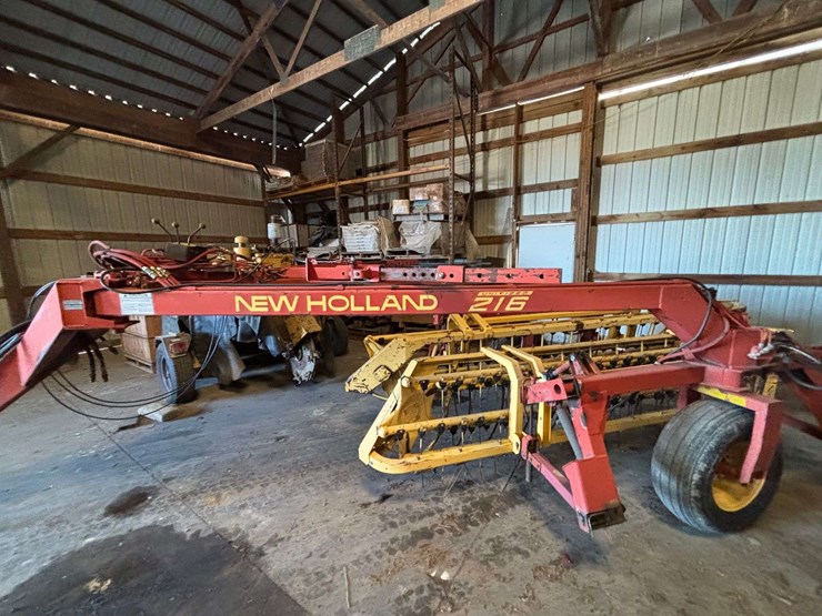 new-holland-216-image-2