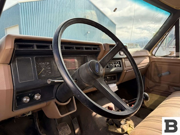 1993-ford-f700-image-34