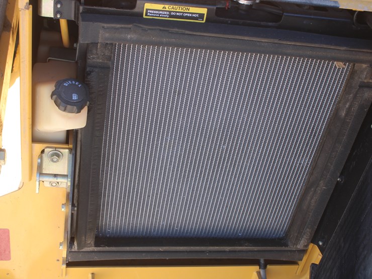 john-deere-325-image-31