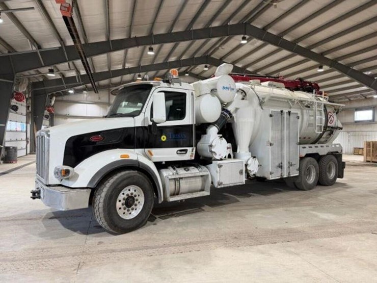 2017-peterbilt-567-image-1