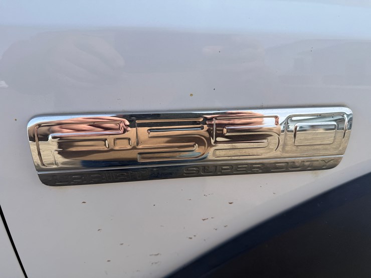 2006-ford-f550-image-48