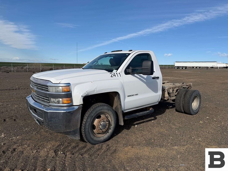 2015-chevrolet-silverado-3500-image-1
